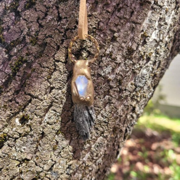 Black kyanite coffin rainbow moonstone witch pendant - Picture 2 of 3